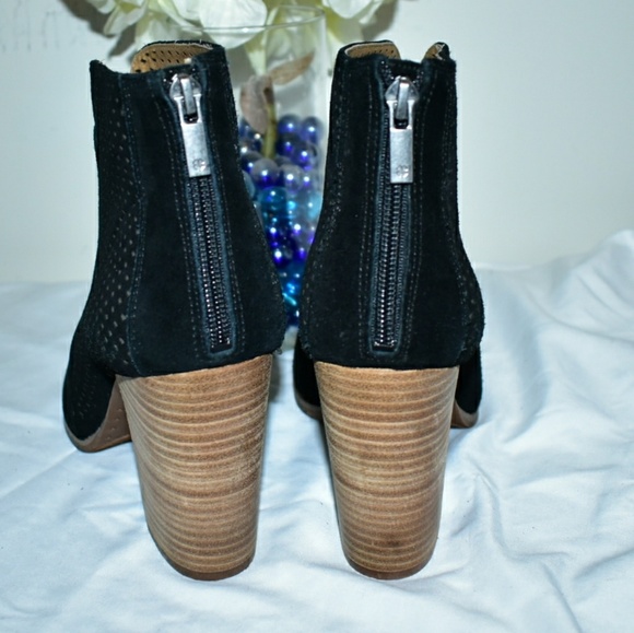 LUCKY BRAND LAMIA SUEDE LEATHER OPEN TOE BOOTIE - Picture 4 of 7